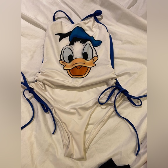 Girl beautiful swim wear - Picture 3 of 3